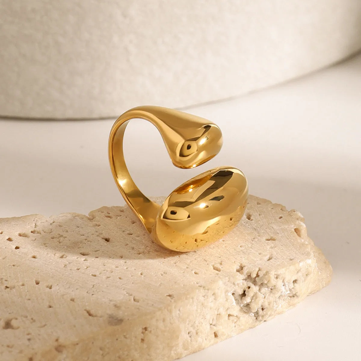 Geometric open stainless steel ring for women with electroplated finish