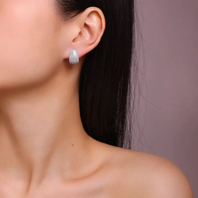 Geometric S925 sterling silver stud earrings with D-E colour moissanite stones.