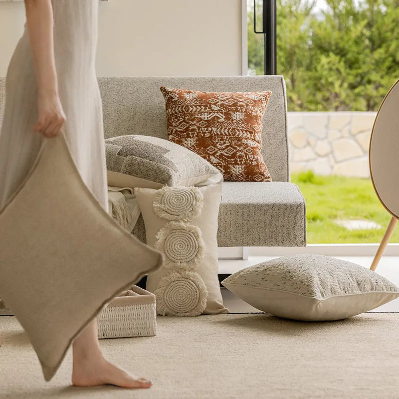 Solid colour sofa cushion with PP cotton filler in 45x45cm coreless size on a living room chair