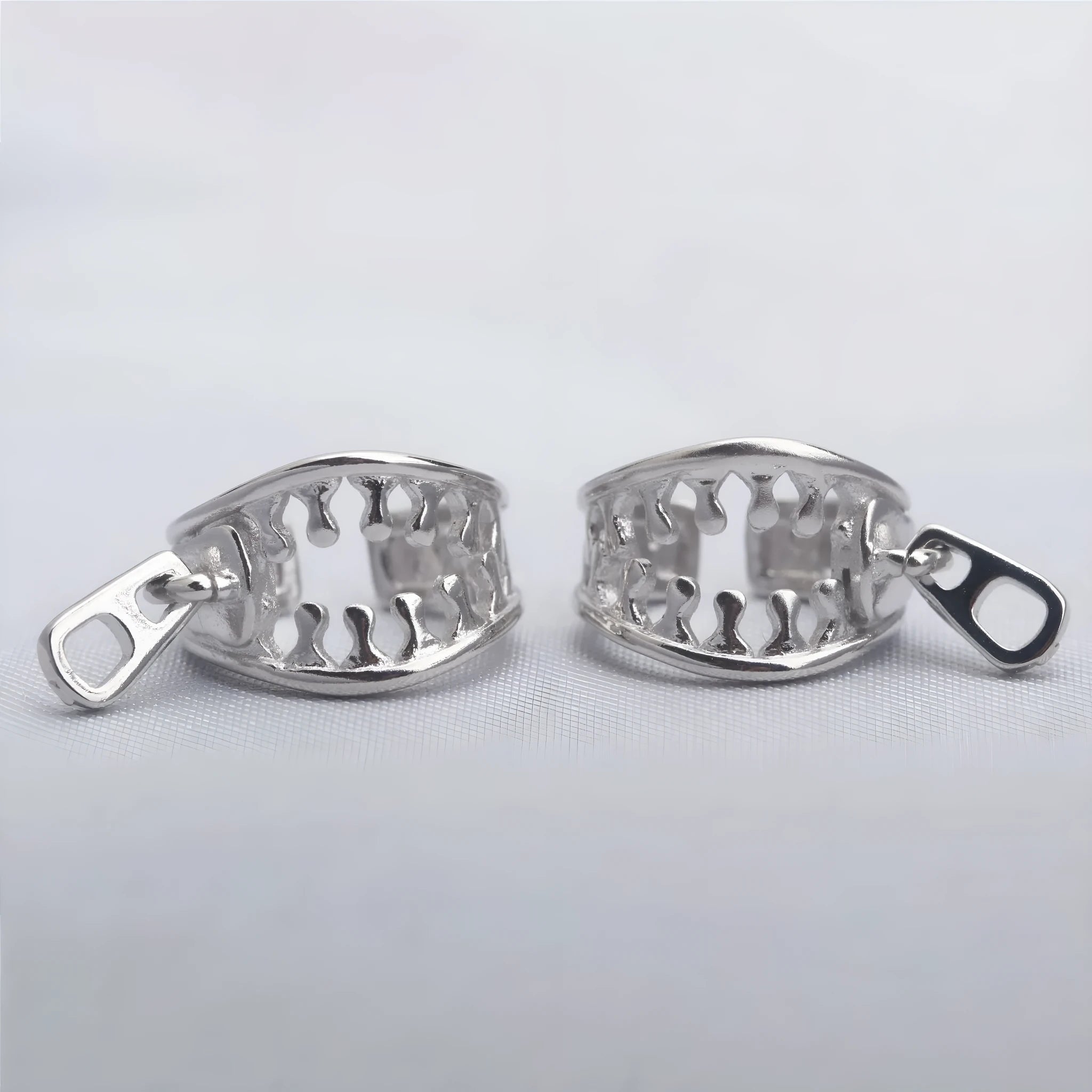 Copper geometric ear clip with zipper clip and simple line design in ES862 colour.