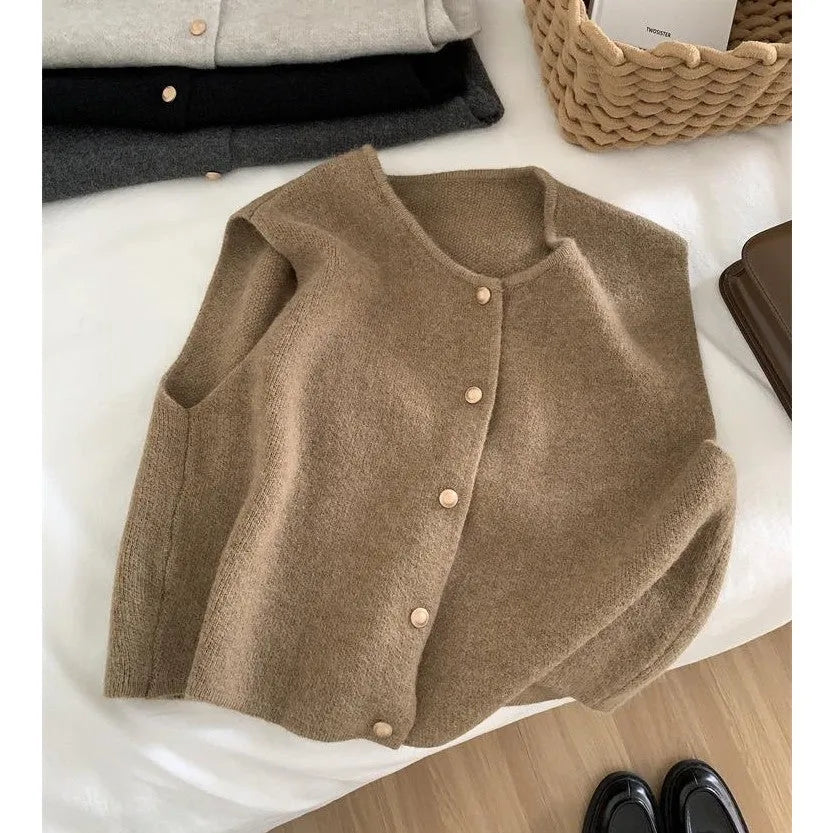 Half-sleeve polyester pullover in six colours including smoky grey and apricot for casual and commute wear