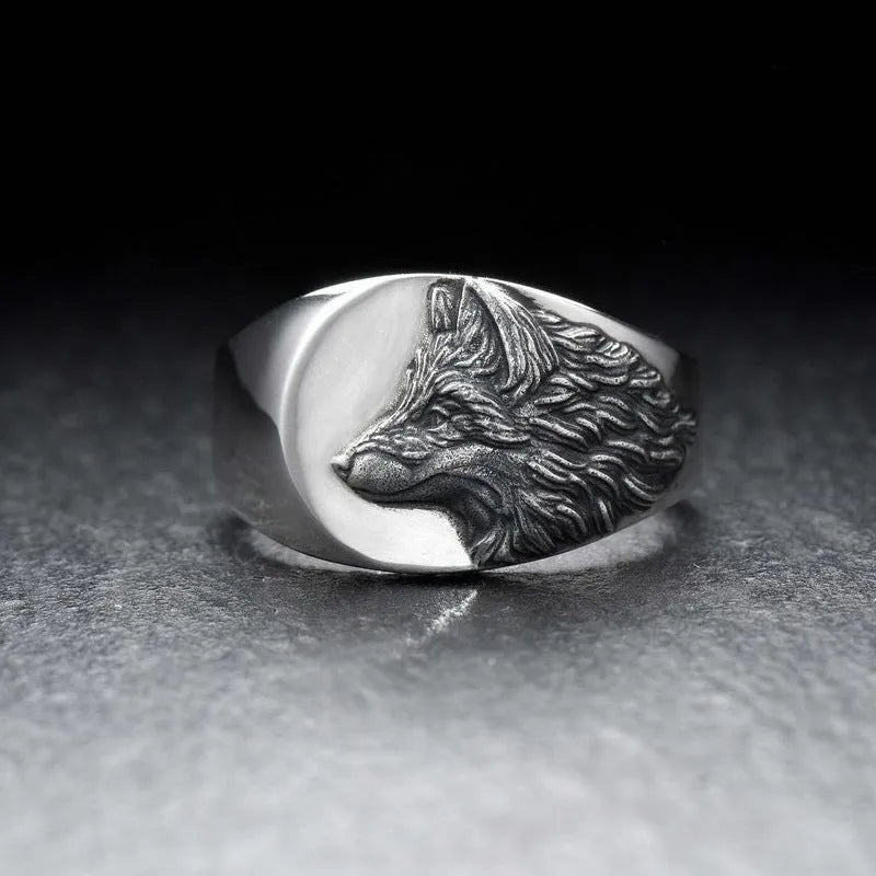 Silver geometric wolf head alloy men's ring with angular retro design