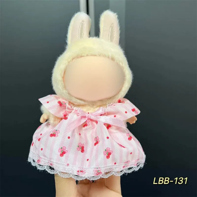 A plastic doll costume outfit for a 17cm tall vinyl figurine on a white background.