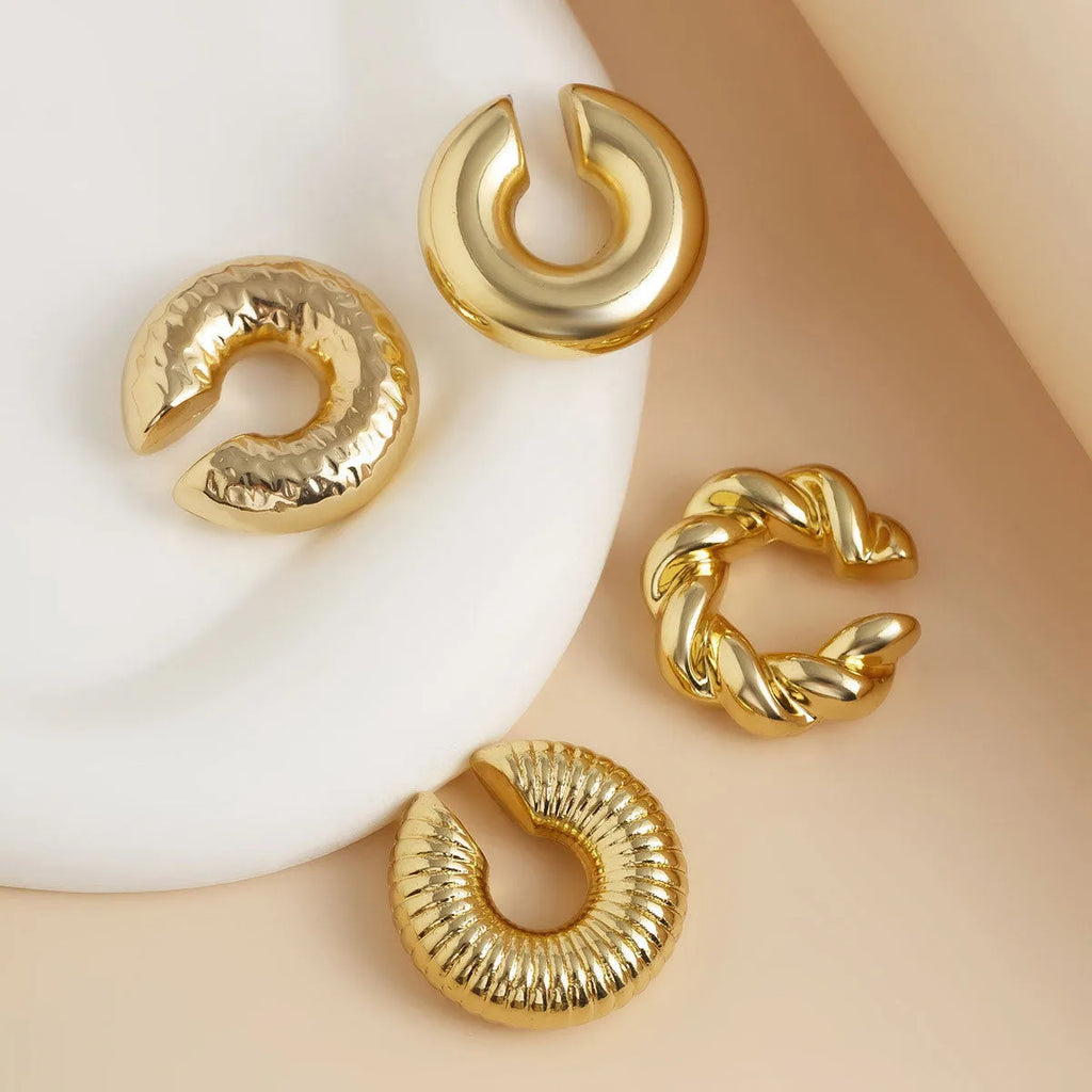 Geometric clip-on earrings for women in gold and silver finishes, set of 4 pieces.