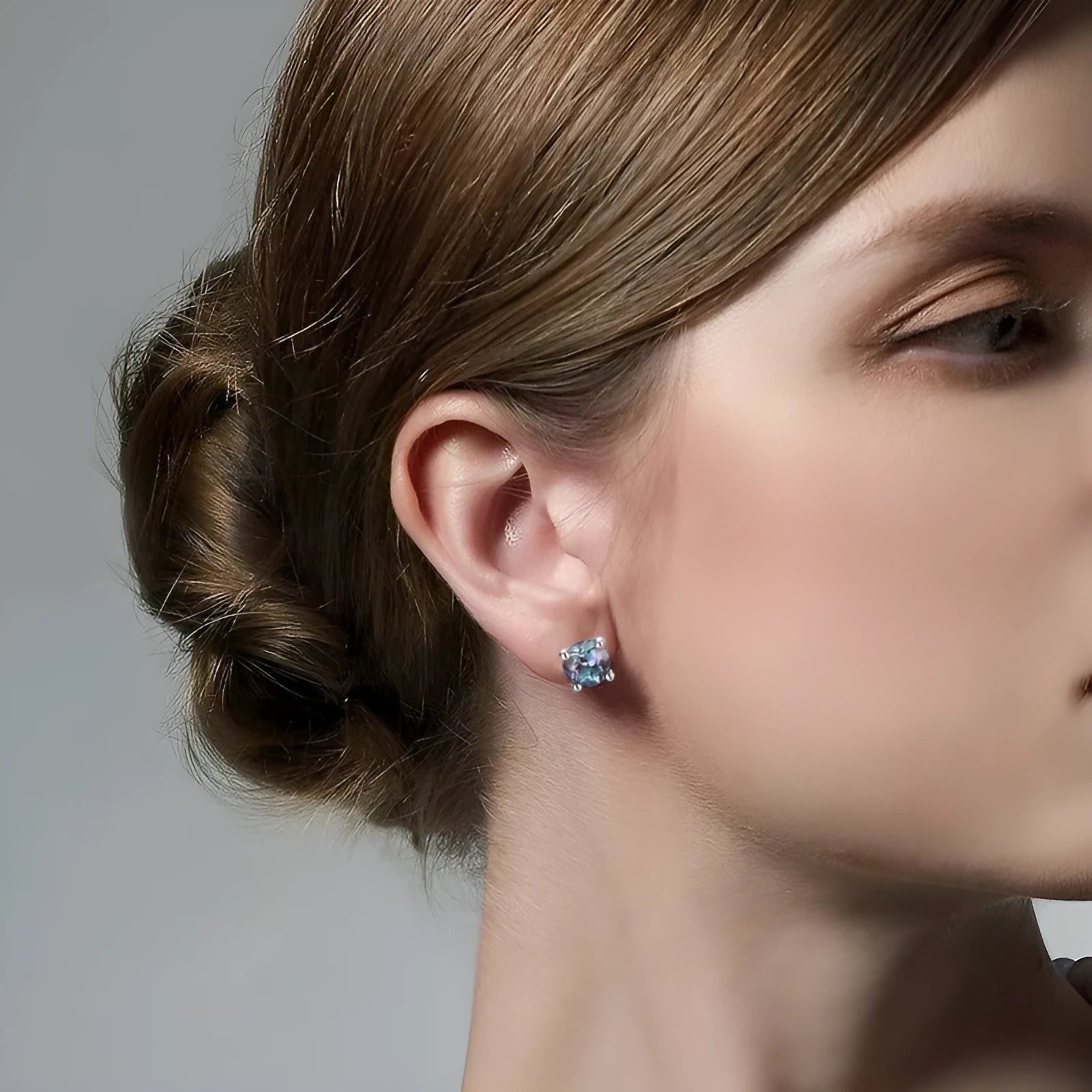 Women's geometric round stud earrings in 925 silver with Alexander Stone centrepiece in cultivated Alexandrite colour