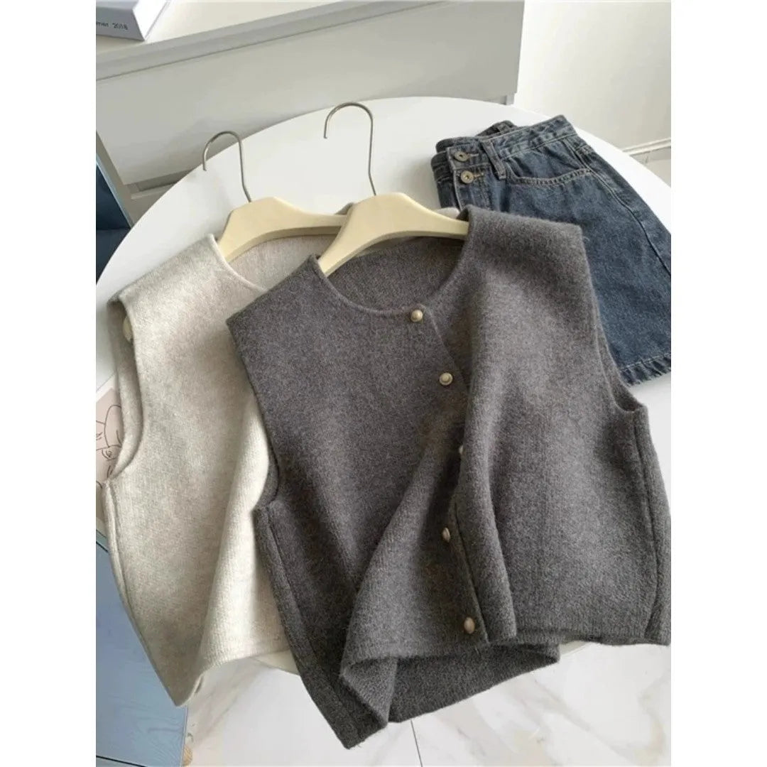 Half-sleeve polyester pullover in six colours including smoky grey and apricot for casual and commute wear