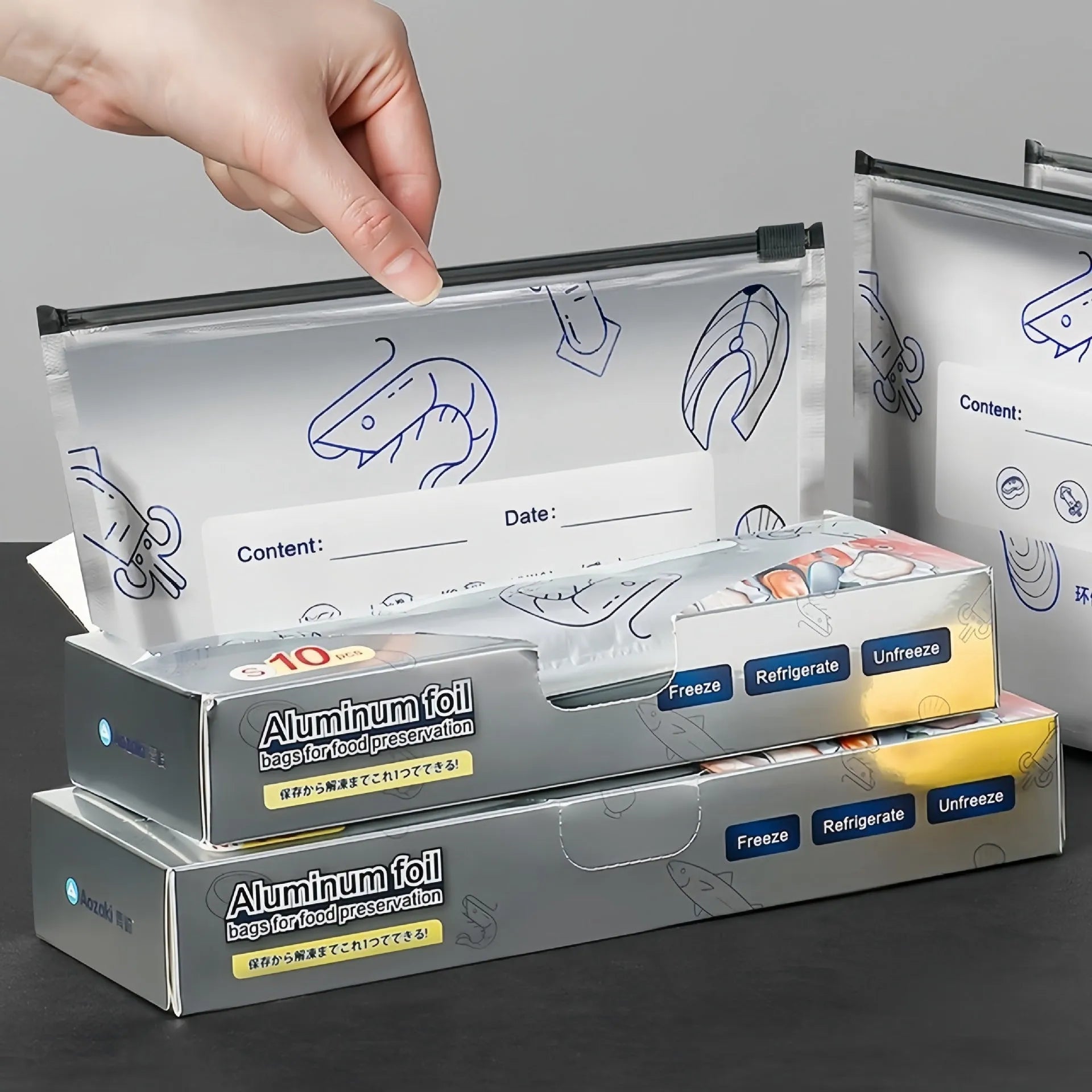 Pack of aluminium foil sealed fresh-keeping bags in small, medium, and large sizes.