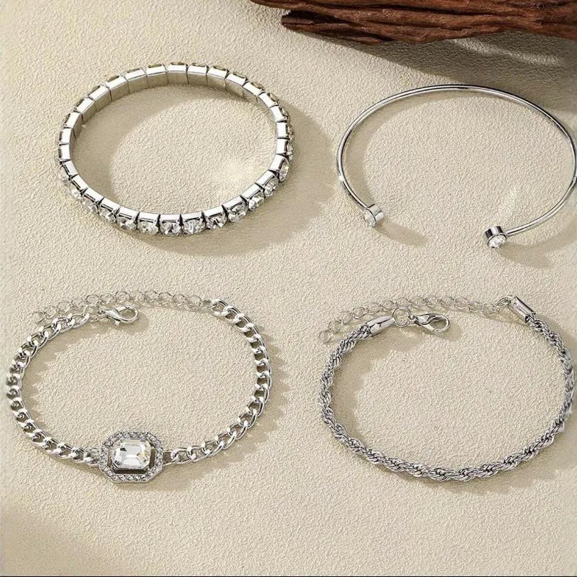 Women's geometric retro four-piece bracelet set with square diamond motifs in gold alloy