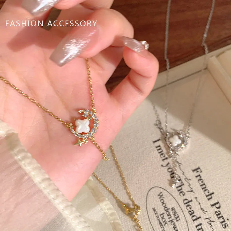 Women's star moon zirconium necklace with adjustable copper chain in gold or silver colour