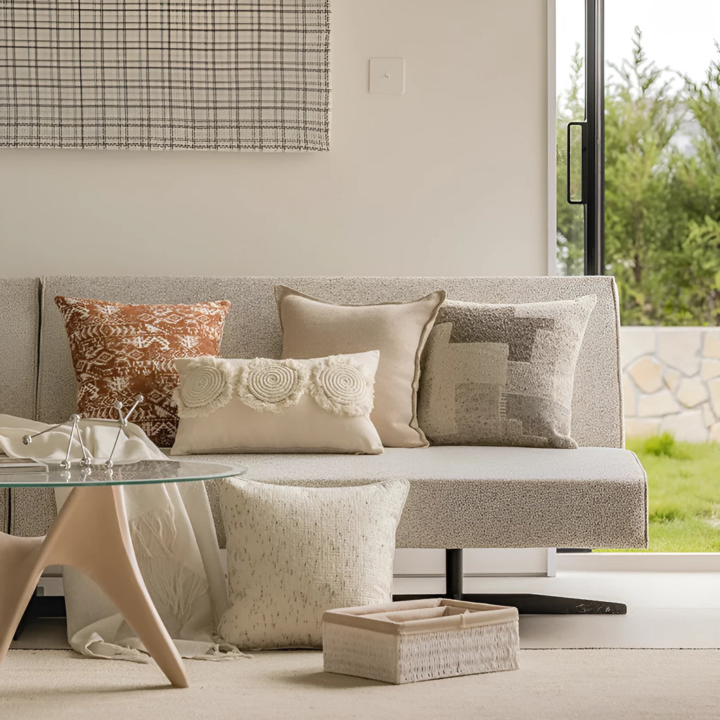 Solid colour sofa cushion with PP cotton filler in 45x45cm coreless size on a living room chair