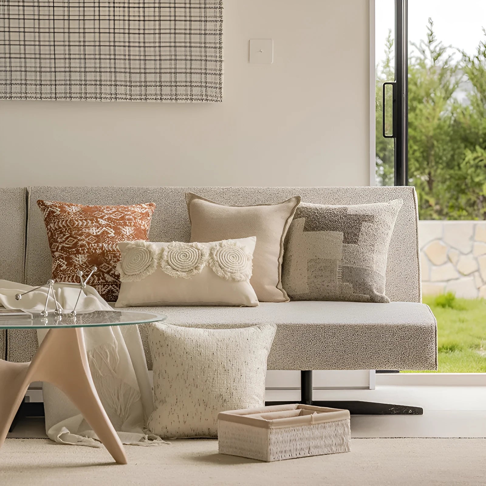 Solid colour sofa cushion with PP cotton filler in 45x45cm coreless size on a living room chair