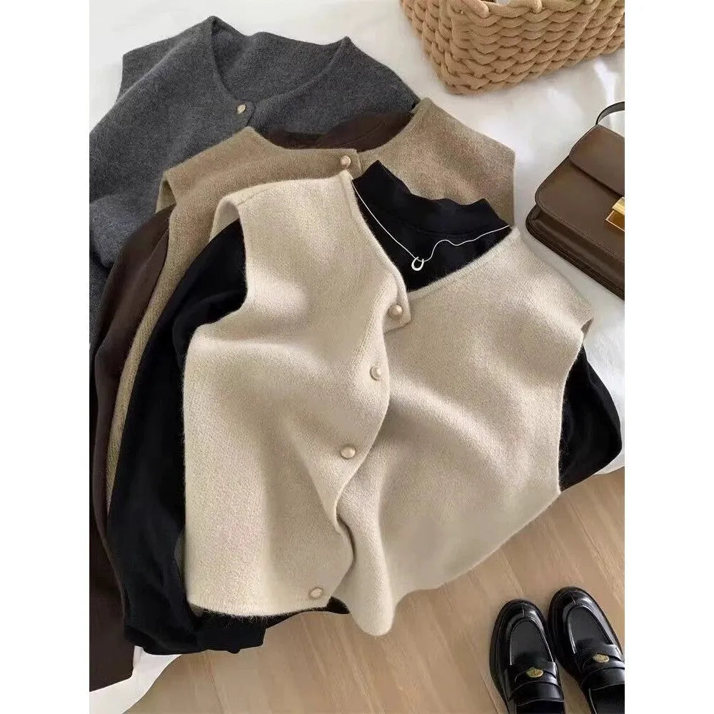 Half-sleeve polyester pullover in six colours including smoky grey and apricot for casual and commute wear
