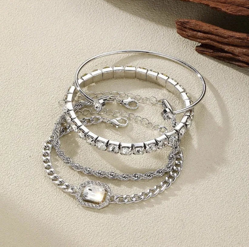 Women's geometric retro four-piece bracelet set with square diamond motifs in gold alloy