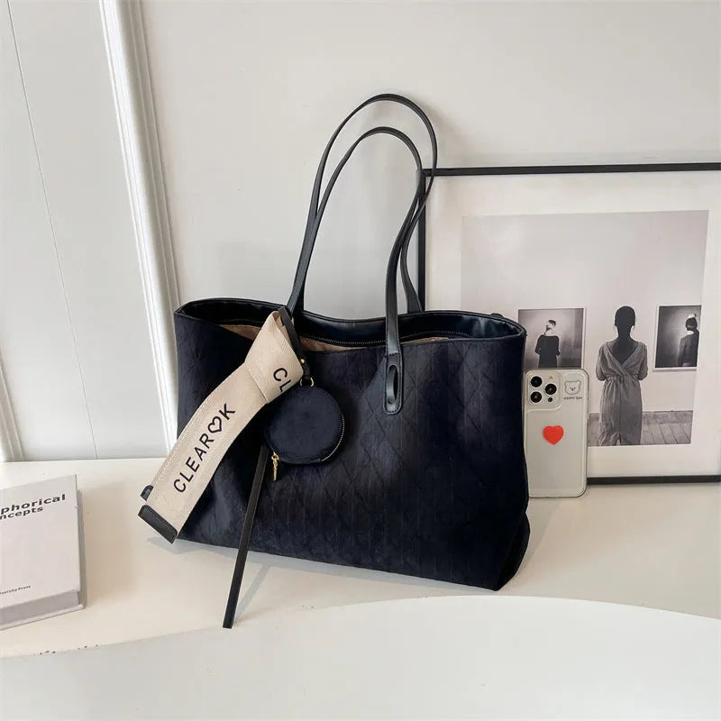 Casual large capacity shoulder bag in horizontal square shape with multiple compartments