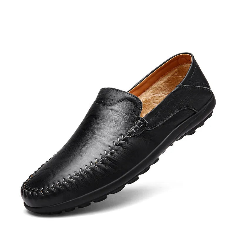 Men's cowhide leather casual shoes in business style with round toe and rubber sole