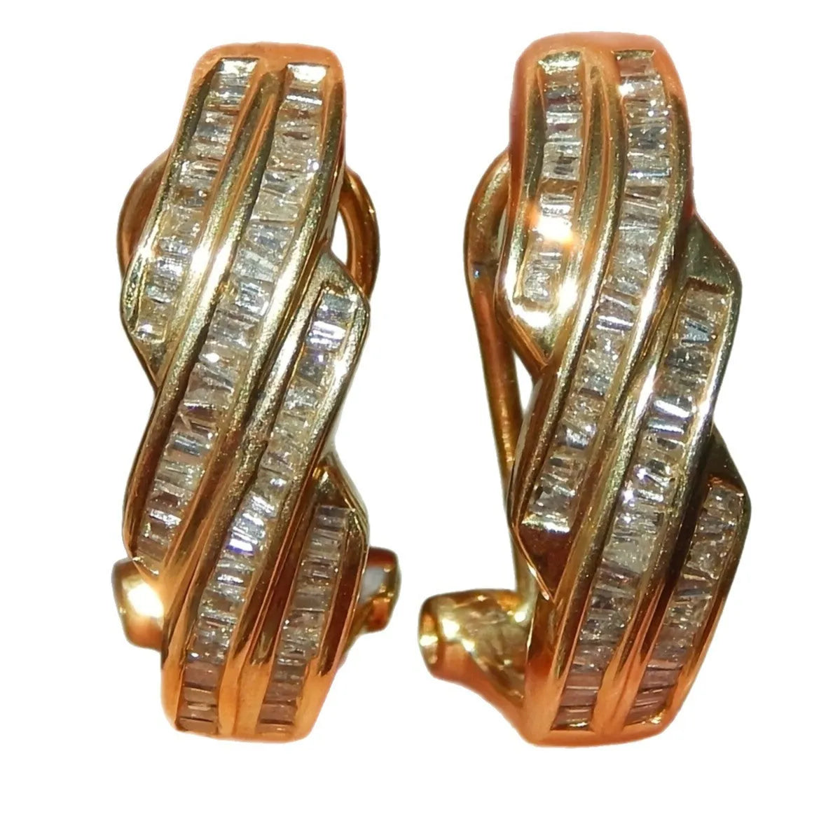 Geometric copper women's earrings with gold colour finish and round elements in retro fashion style