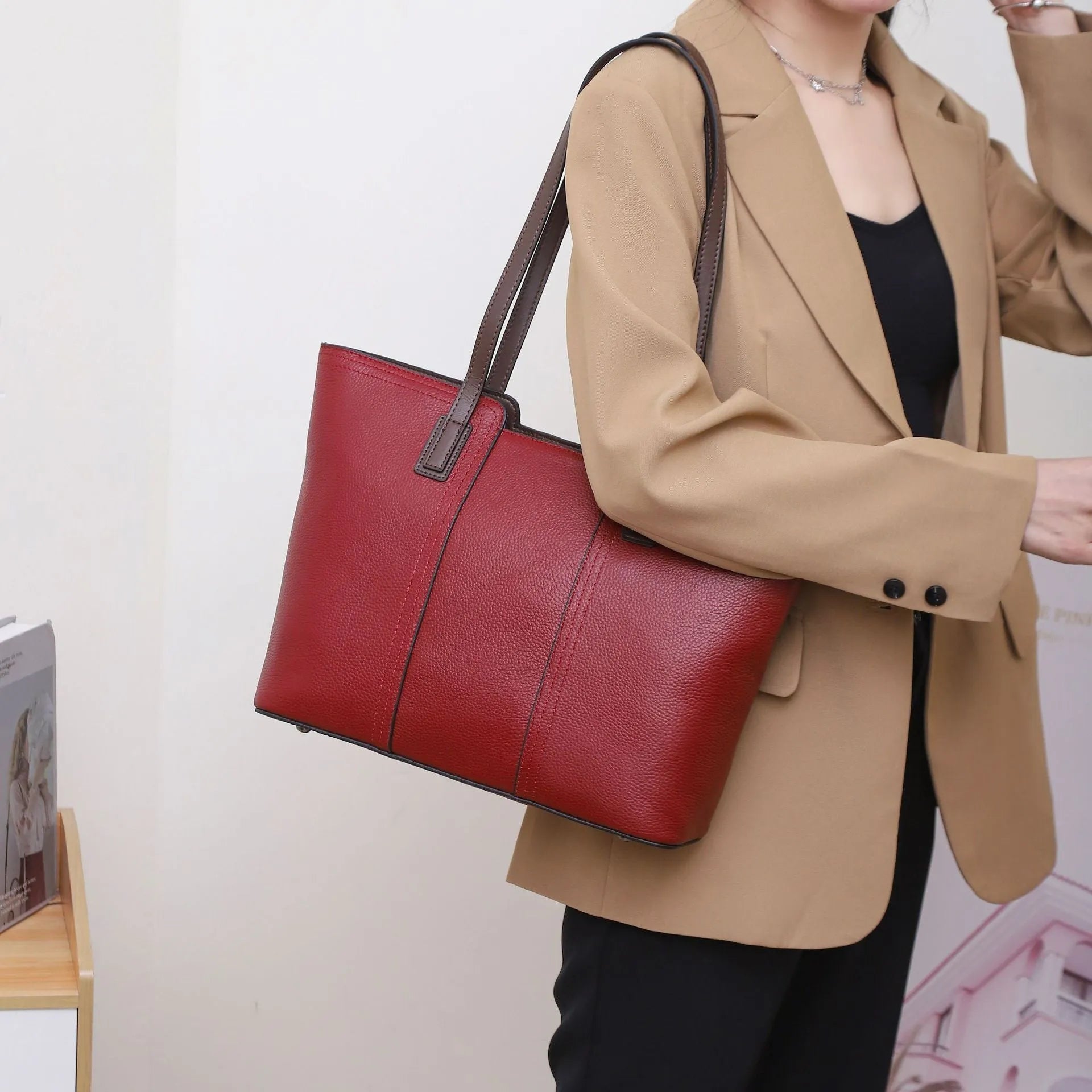 Genuine leather women's large shoulder bag in box-type design with sandwich pocket.
