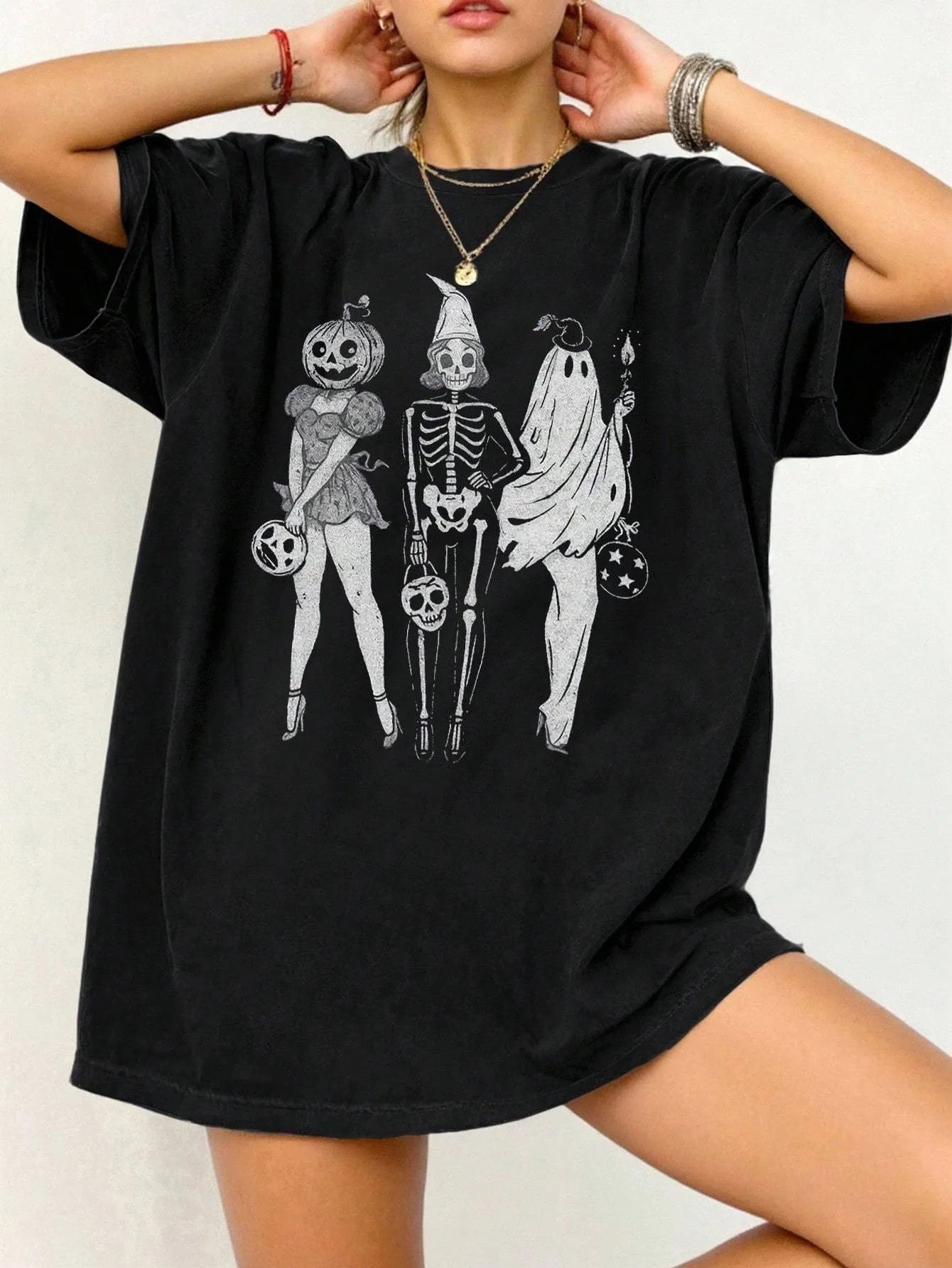Loose fit cotton short sleeve t-shirt with round neck in black green grey or orange for men and women
