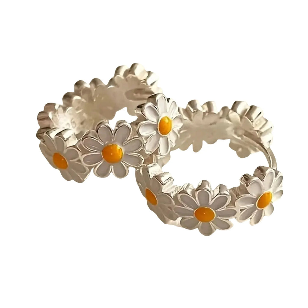 White daisy flower fashion earrings with electroplated copper and platinum gemstone settings