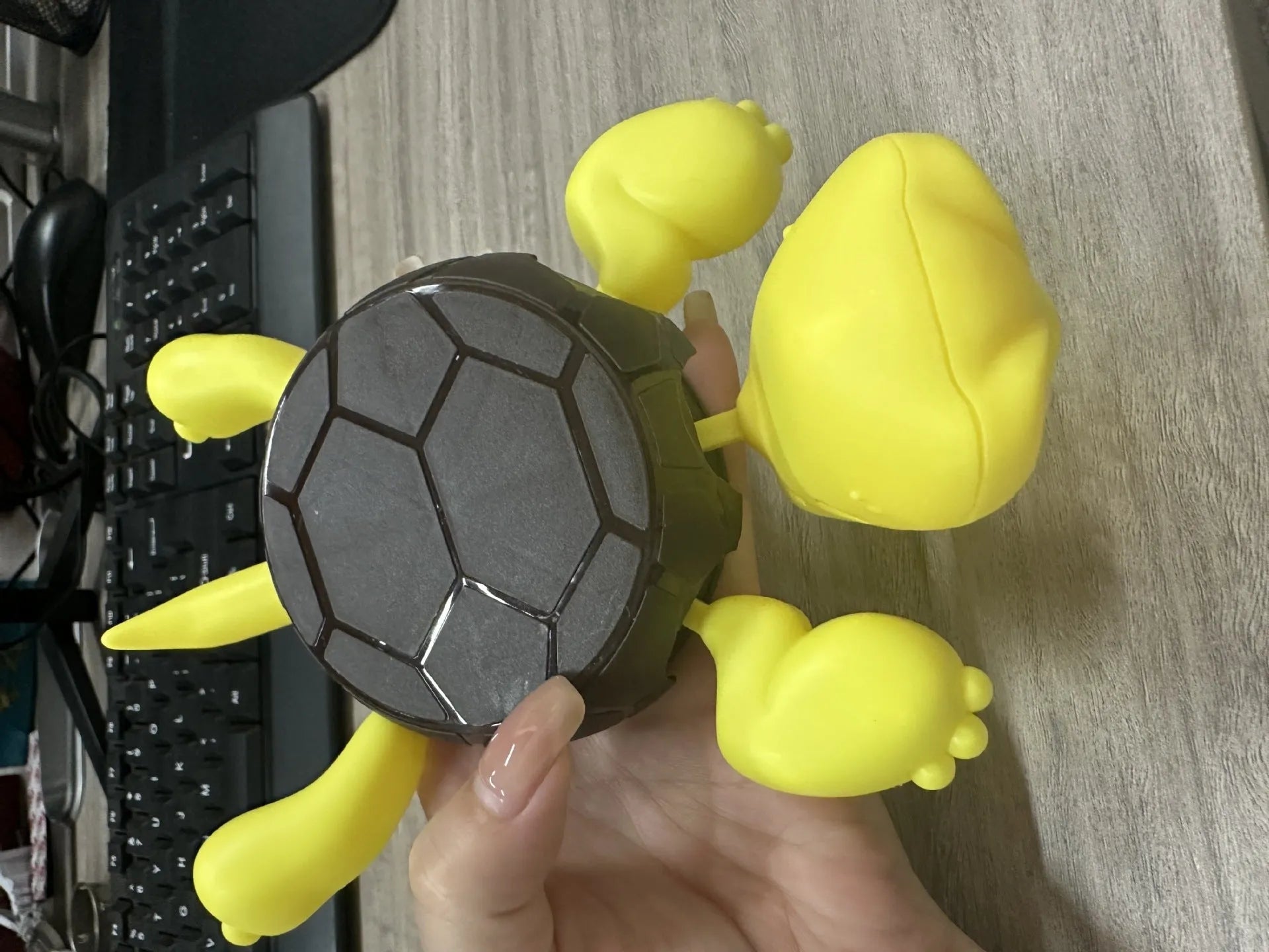 A turtle-shaped ABS coaster in a choice of light green, dark green, wheat starch, or yellow colours for drink insulation.