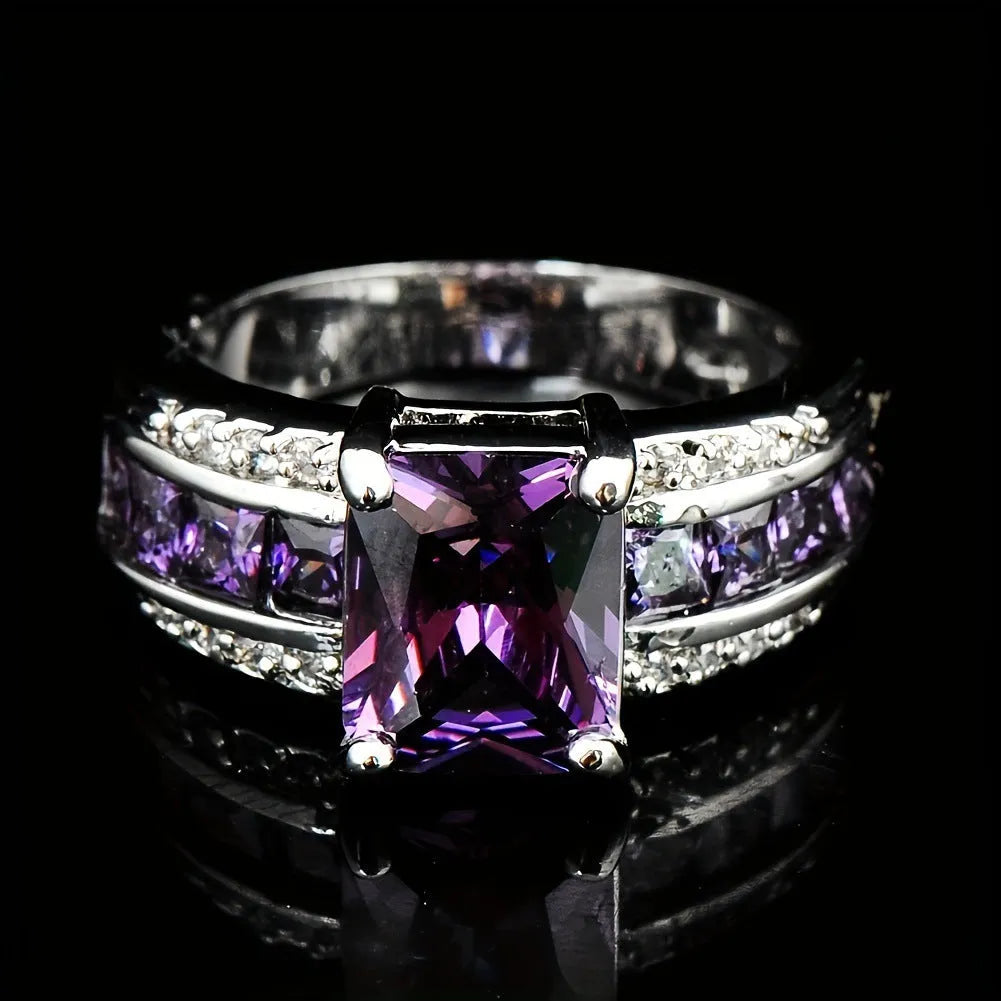 Personalised unisex ring with cubic zirconia stones in sunflower and square designs