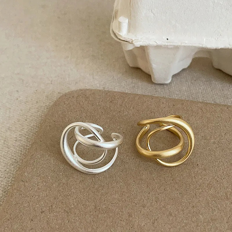 Three-dimensional interlaced matte metal open ring for women in gold or silver plated geometric style