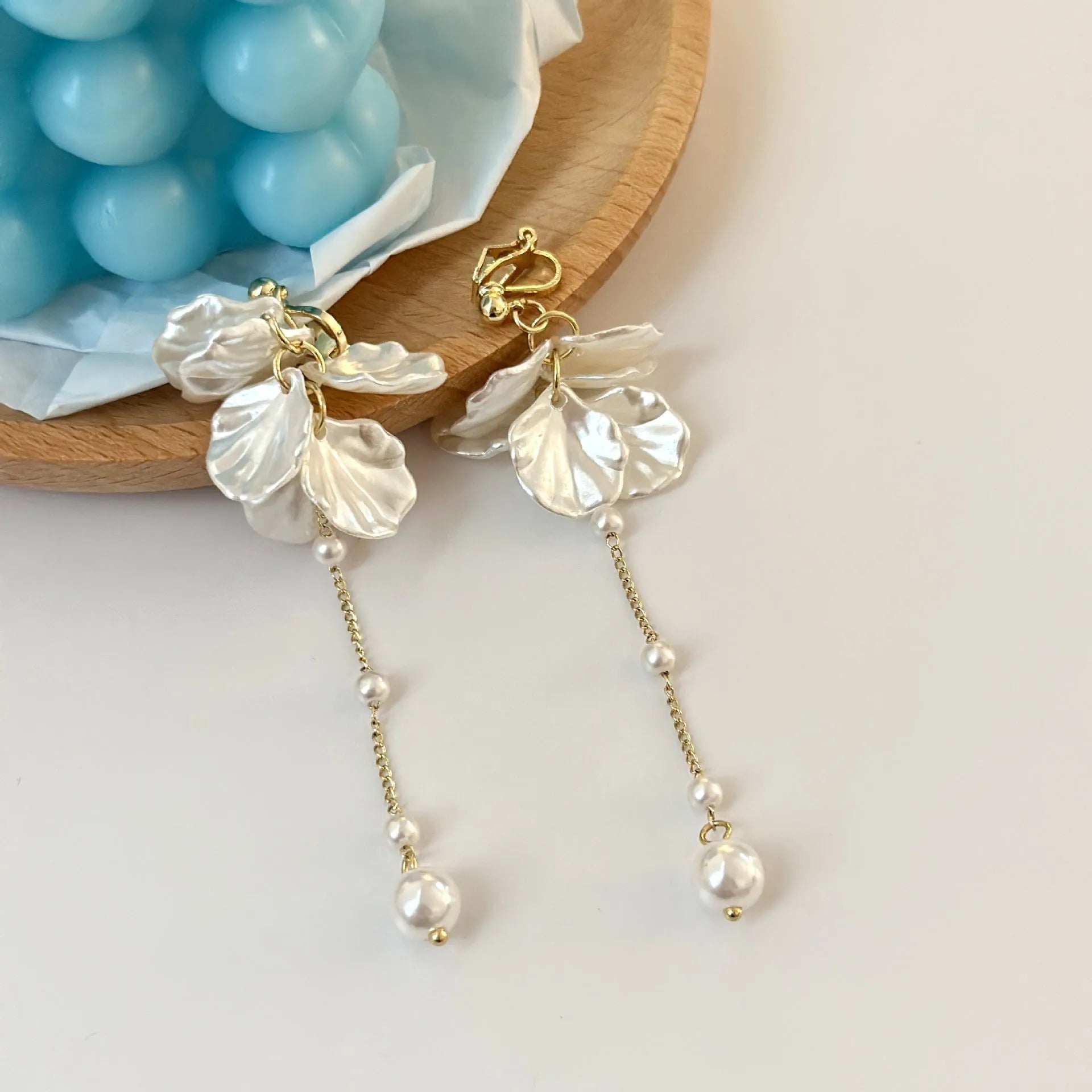 Women's shell pearl tassel earrings with four clip options measuring 8.8cm length