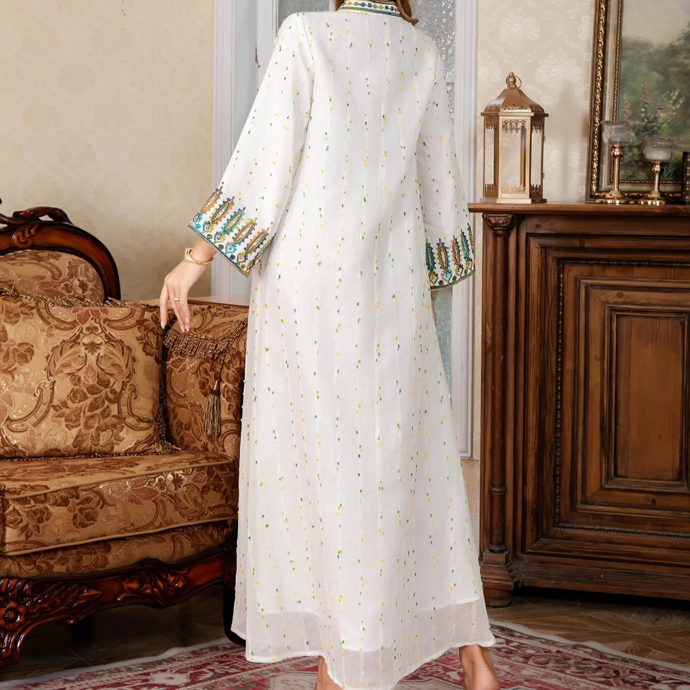 White floor-length Arabic robe for women with long sleeves, made from polyester fabric.