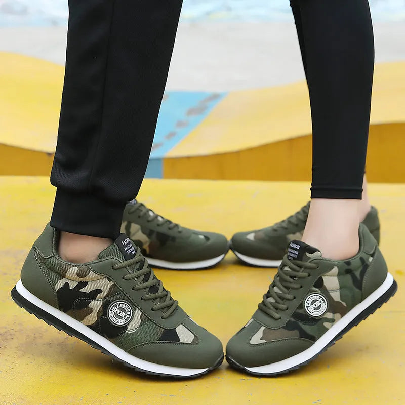 Camouflage pattern low-top sports shoes with suede upper and mesh lining for running and casual wear