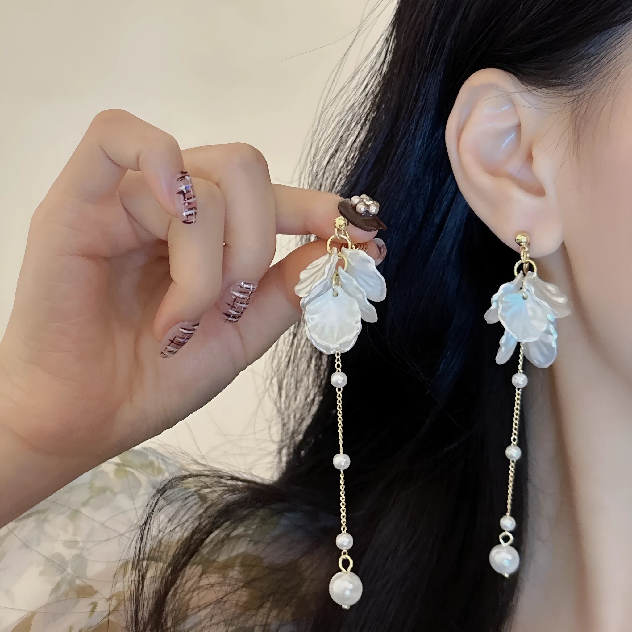 Women's shell pearl tassel earrings with four clip options measuring 8.8cm length