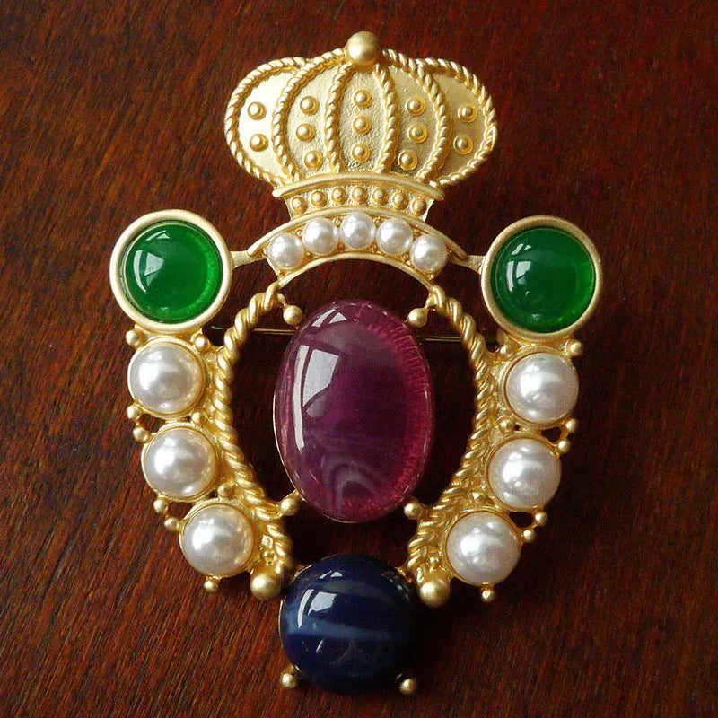 Retro baroque vintage brooch in zinc alloy with diamond shape, showing size comparison of eight style options