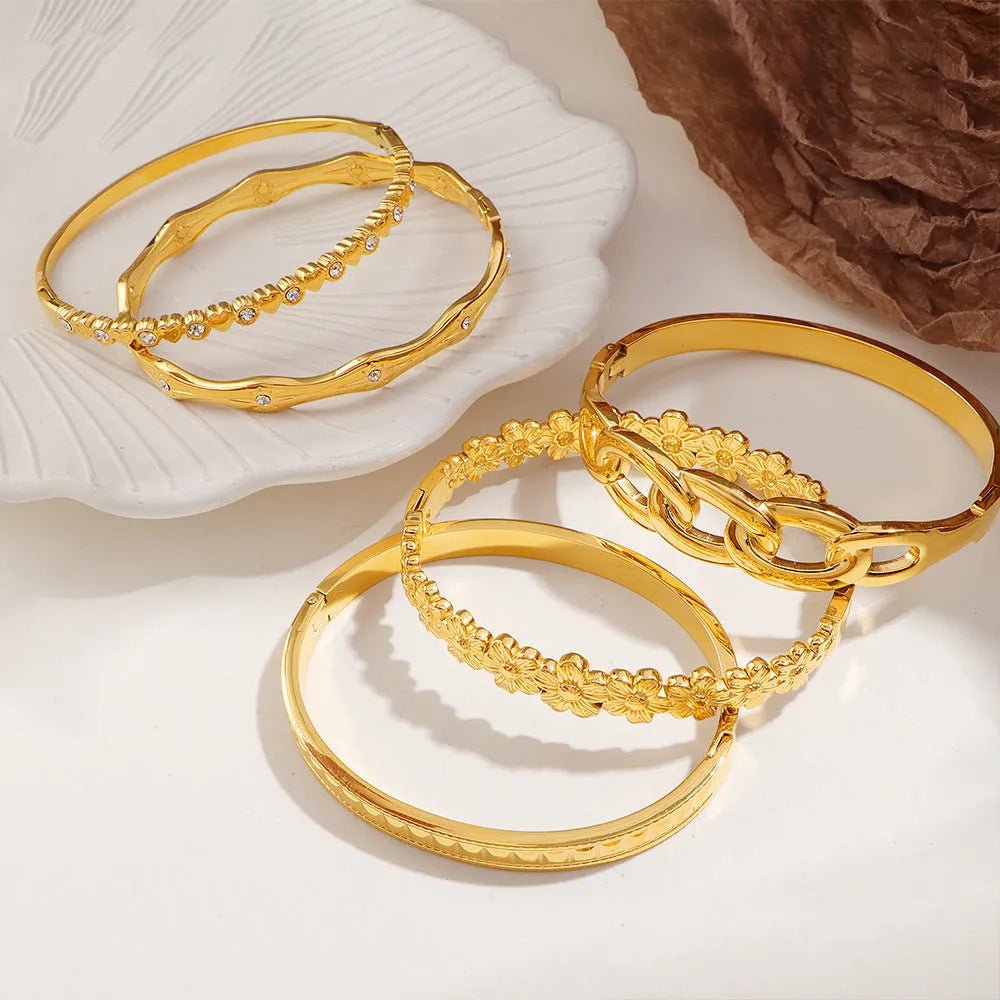 Glossy titanium steel buckle bracelet with electroplated finish in heart style, simple design