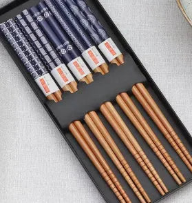 Set of five pairs of bamboo chopsticks with Japanese lucky cat and elegant blue patterns in gift box.