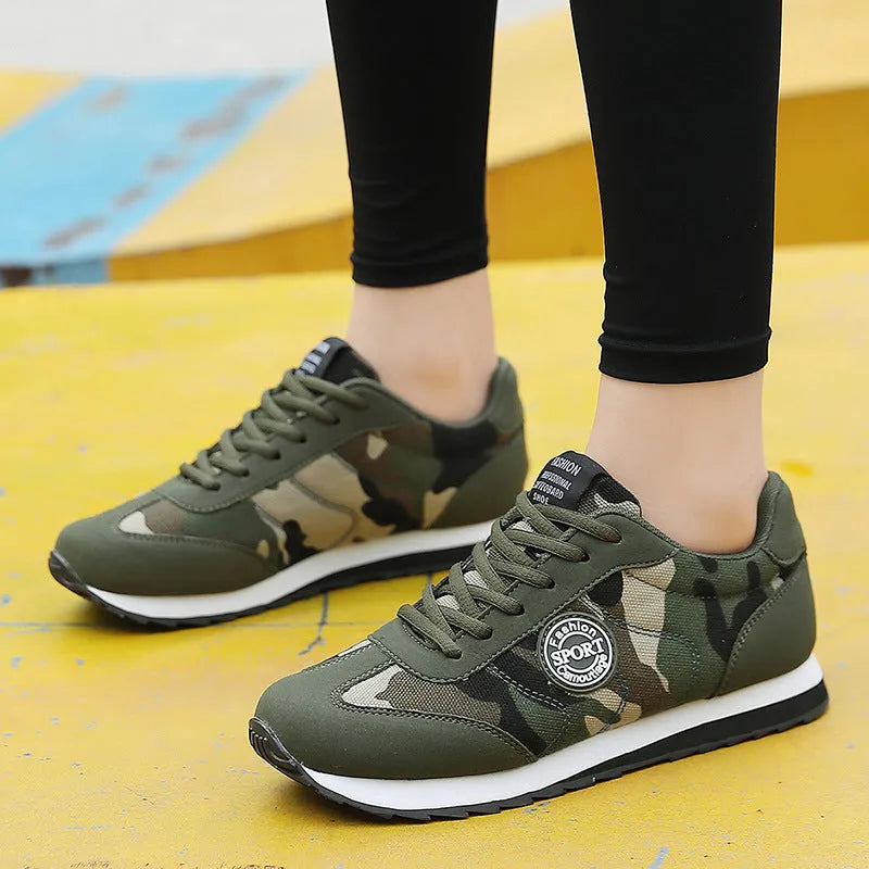 Camouflage pattern low-top sports shoes with suede upper and mesh lining for running and casual wear