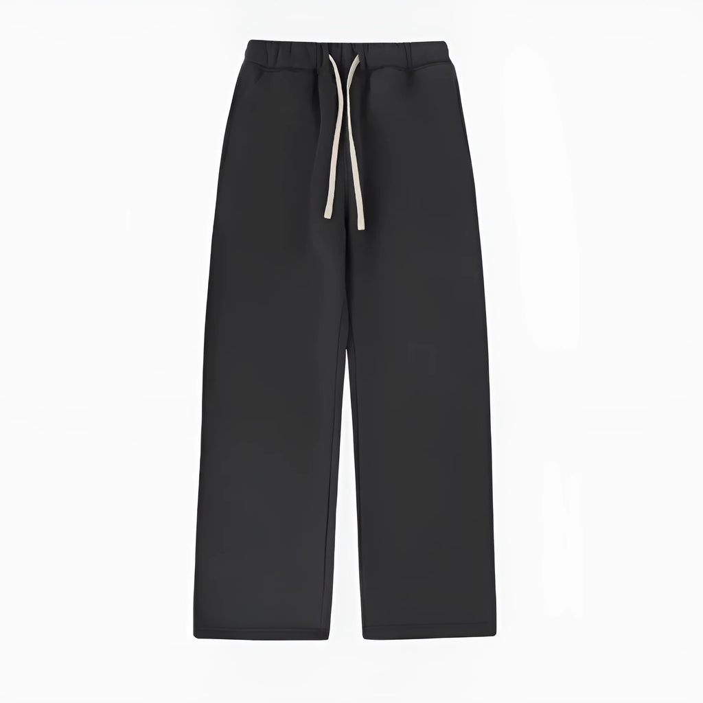 Men's black fleece-lined sweatpants with elastic drawstring waist in loose fit trousers design
