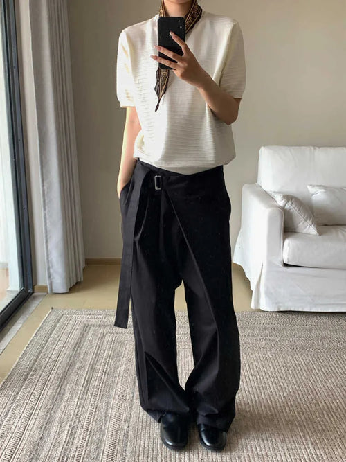 Black straight-leg trousers with adjustable waist and single pleated cut in Tencel cotton fabric