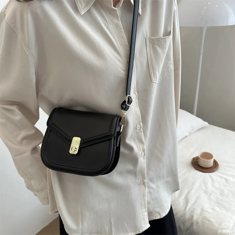 Niche textured PU shoulder messenger bag in soft horizontal square clamshell design