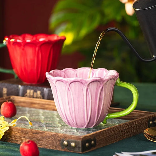 Ceramic breakfast cup with floral pattern and 500ml capacity.