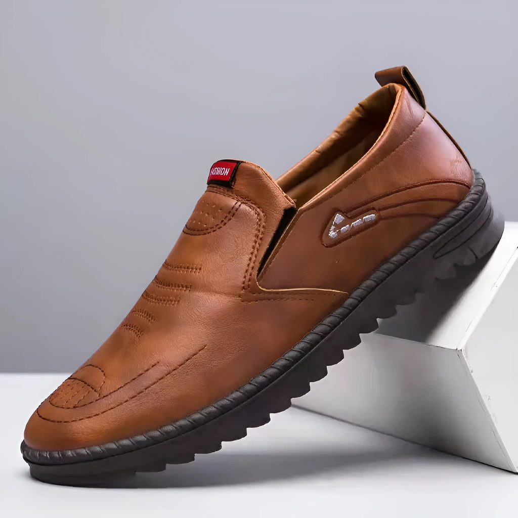 Men's spring leather slip-on shoes in artificial PU with round toe and lace-up closure