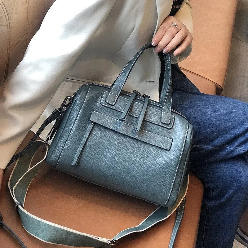 Genuine cowhide leather men's messenger bag in horizontal square shape with lychee pattern.