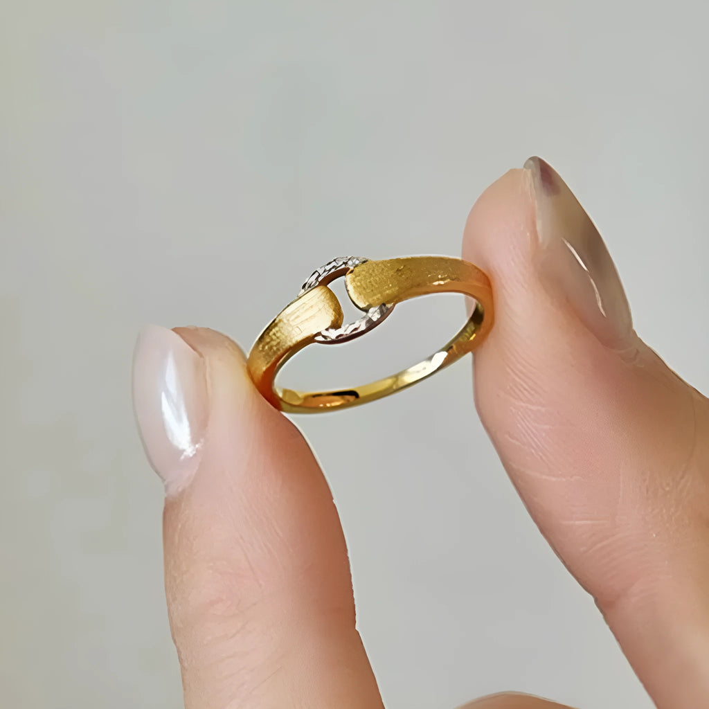 S925 sterling silver ring for women with diamond-cut geometric design in yellow gold finish