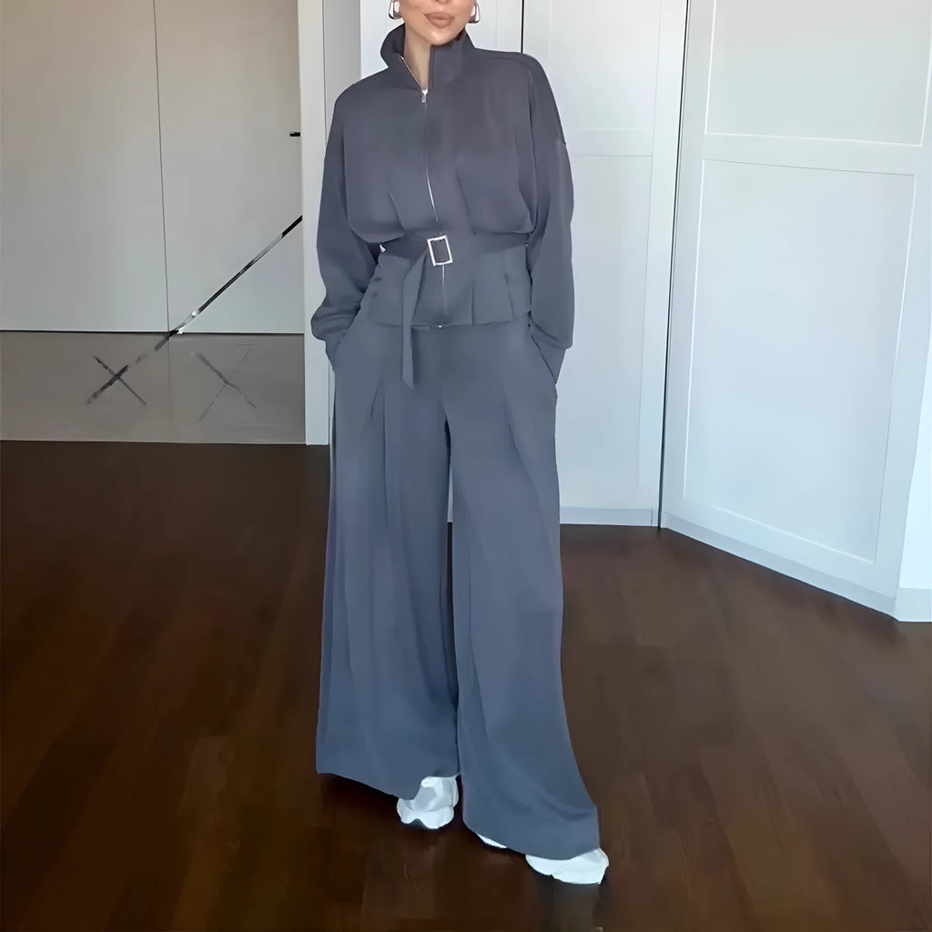 Women's casual two-piece suit in white with stand collar, front zipper jacket and matching trousers, polyester fibre construction