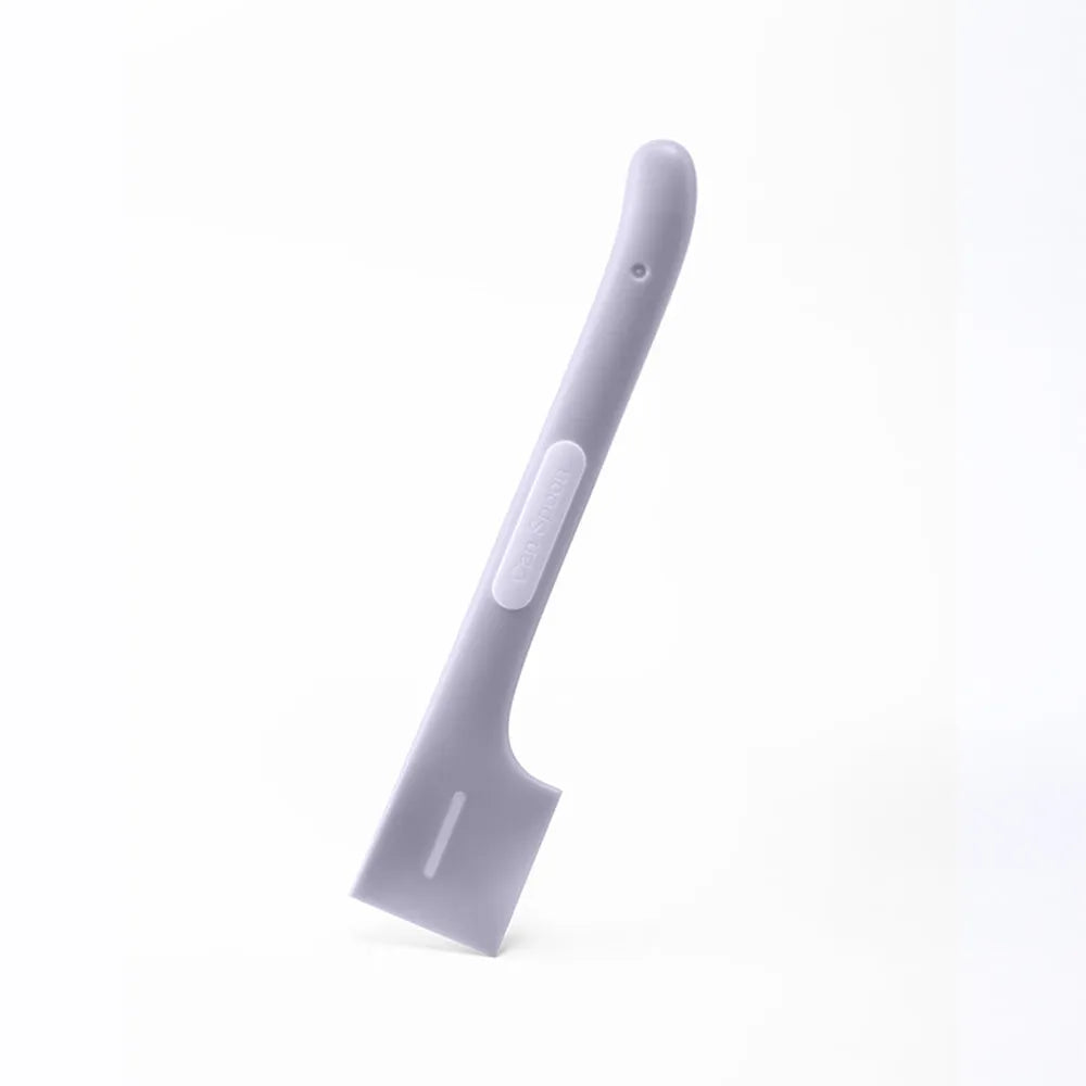 Long-handled pet feeding spoon in green colour with right-angle design for canned food