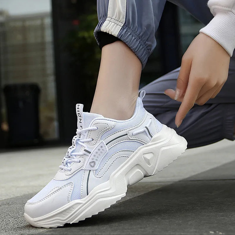 Women's thick-soled casual sports shoes with mesh upper and buckle details in moonlight colour