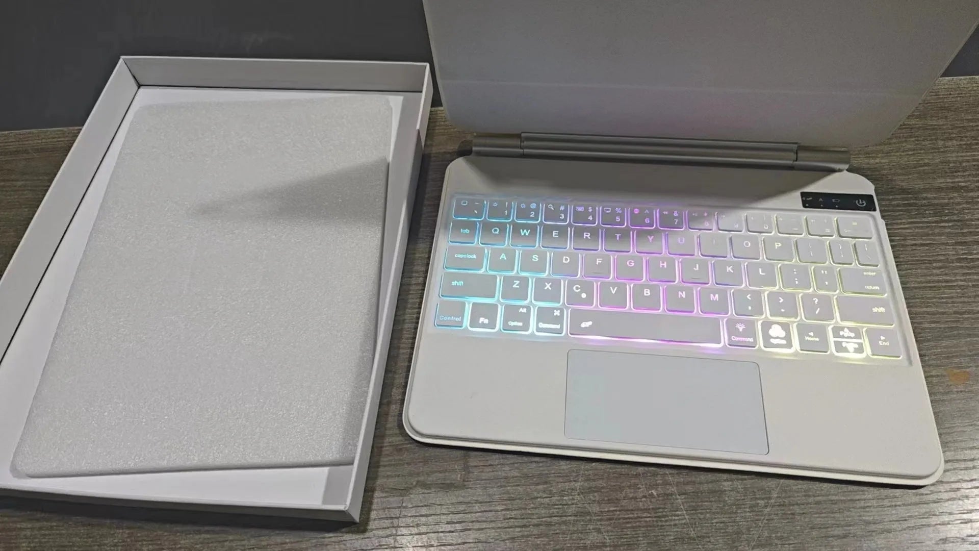 iPad magnetic keyboard and protective cover in black, white, pink, purple or blue