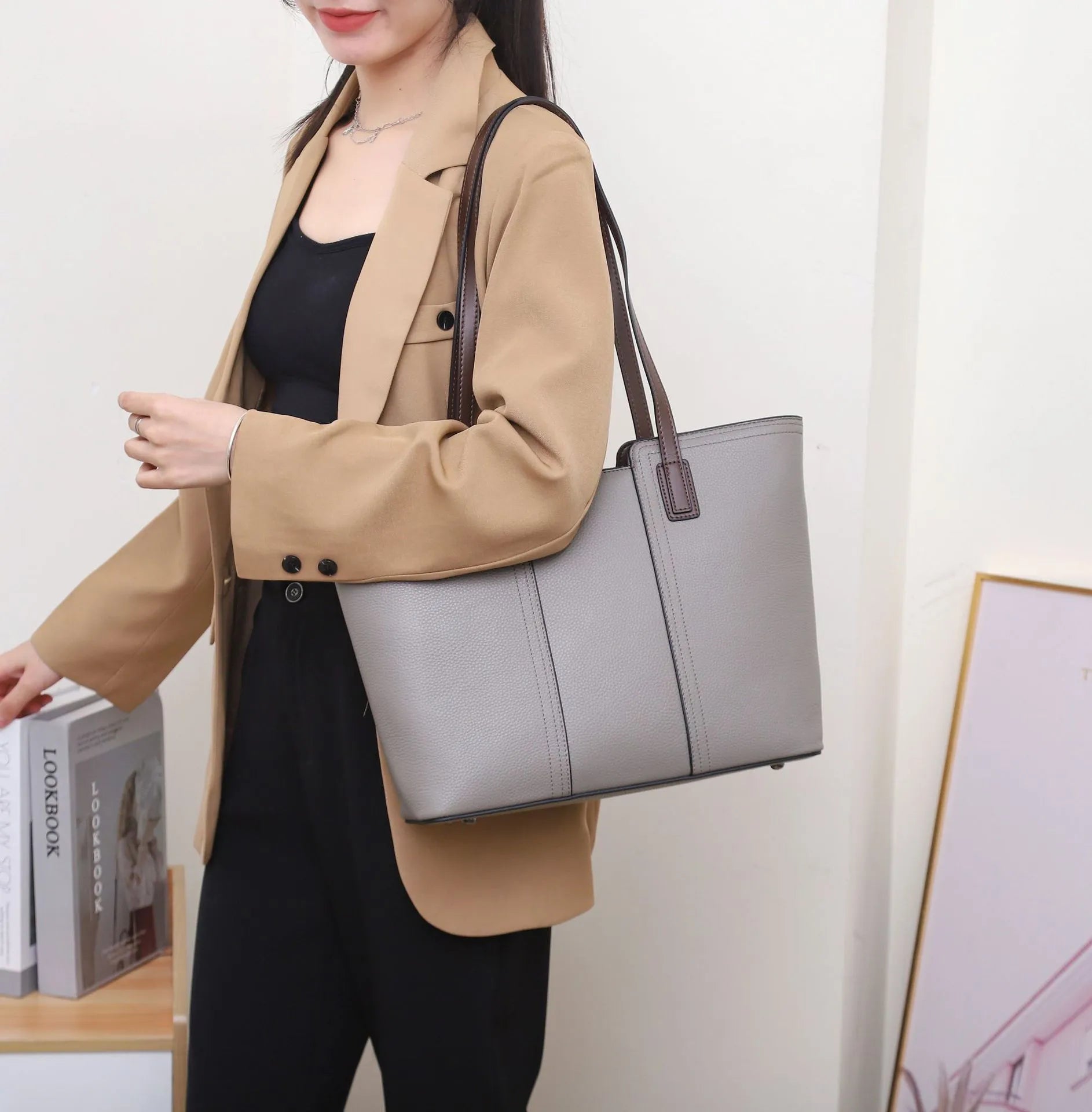 Genuine leather women's large shoulder bag in box-type design with sandwich pocket.