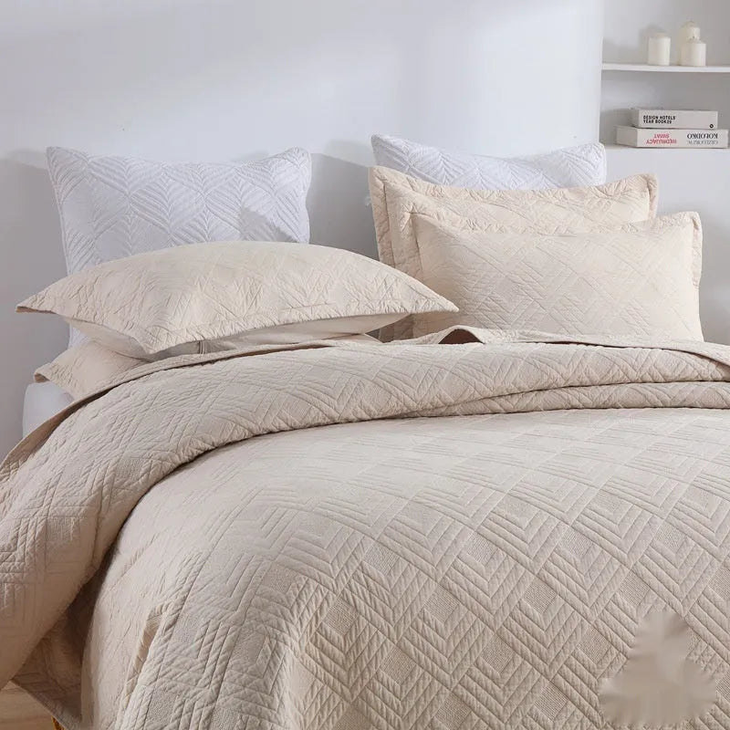 Pure cotton double-sided bedspread quilt set in a Damascus pattern, shown on a 2.0m bed.