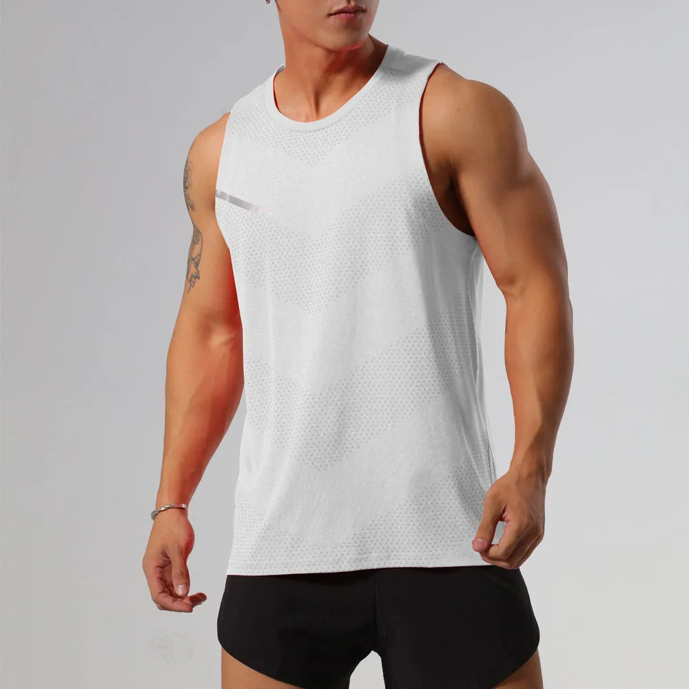Solid colour quick-dry polyester sports tank top for men and women on a hanger.