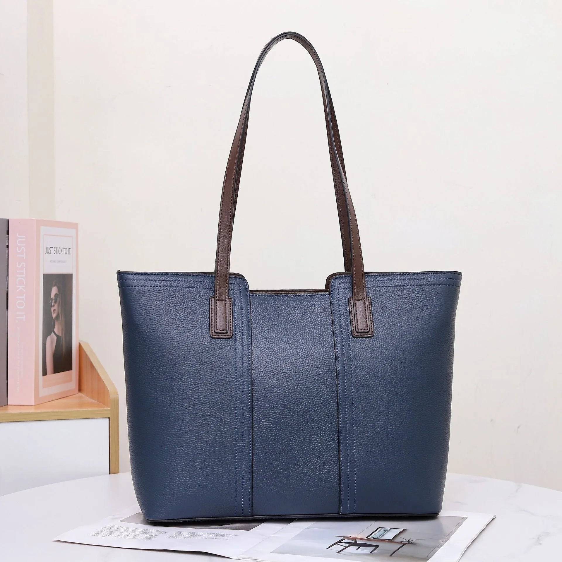 Genuine leather women's large shoulder bag in box-type design with sandwich pocket.