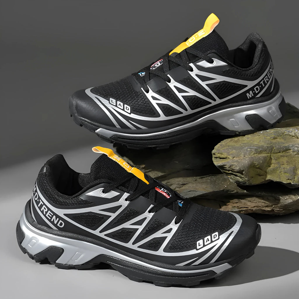 Low-top hiking shoes in artificial leather with rubber sole and mesh lining